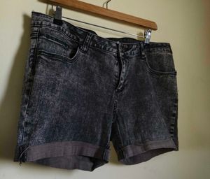 BOGO🎁Buy One Get 1 Free🎁Grey Denim Shorts