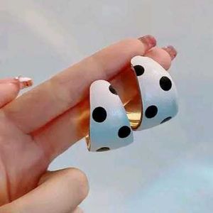 A PAIR OF KOREAN STYLE EARINGS