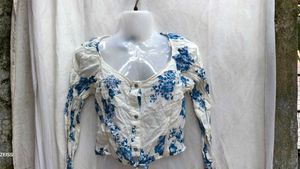 212011. Floral Tie-Front Top