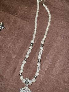 Elegant Pearl Necklace Set