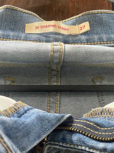 Levi&#39;s Light Wash Jeans