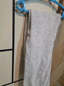 Patterned grey woolen legging