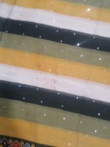 Colorblocked Saree With Blouse Piece