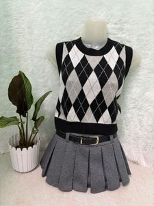 H&amp;M Argyle Knit Vest ❤️