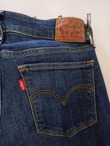 Levi&#39;s 711 Skinny Jeans