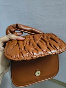 DRESSBERRY SLING BAG
