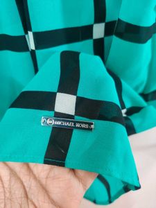 Sleeveless Top Apt For Summers