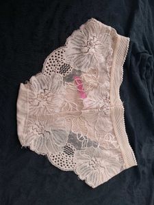 Net + Seamless Branded Penty.