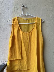 SET Of 2 brand new top 😍