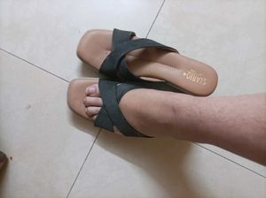 Stario Crisscross Sandals
