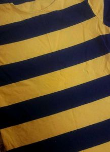 Women&#39;s Round Neck Striped T-shirt