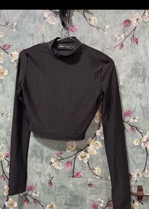 Black Long Sleeve Crop Top