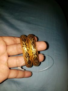 Gold Tone Floral Bangle Set
