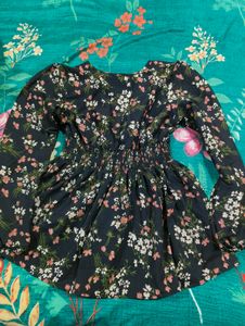 casual floral print top with puff sleeve