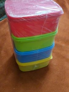 Set of 4 vibrant color container storage lunch box