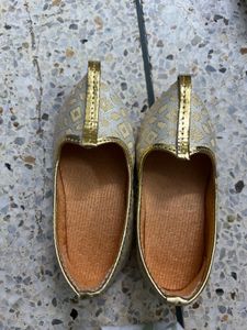 Elegant Ethnic Mojari Shoes