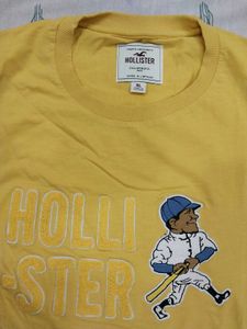 Hollister Graphic Tee