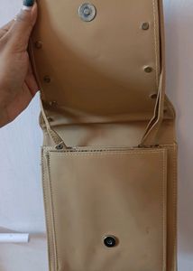 Beige Sling Bag👜