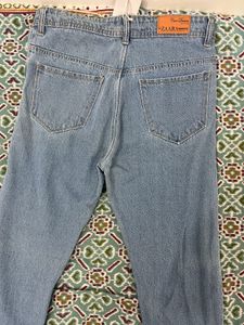 Women Ripped Knee Denim Jeans