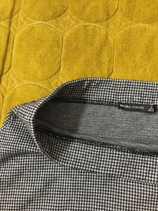 Stretchy Black Checkered Skirt Waist 26-30
