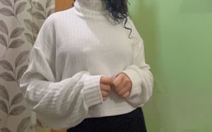 Crop White High Neck🤍