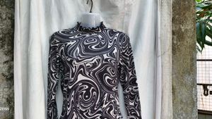 141511. Swirl Print Long Sleeve Bodysuit