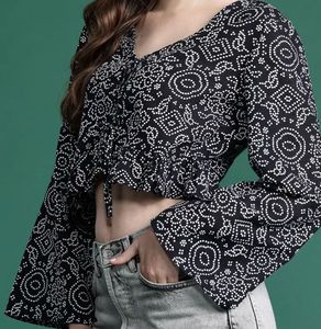 Patterned flared sleeves Crop Top