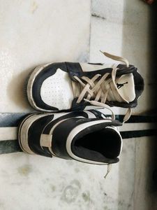 Air Jordan 1 Mid - Black &amp; White