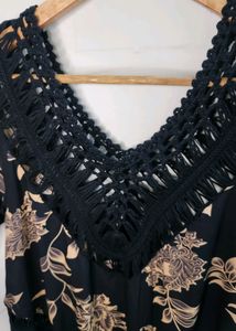 BLACK KNIT &amp; TASSELS  STYLISH TOP