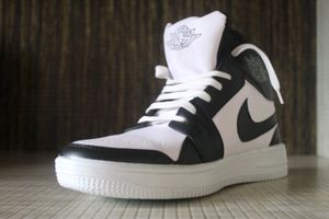 Black And White Sneaker 👟👟