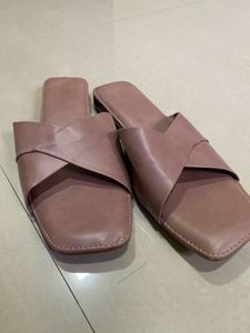 Elegant Mauve Cross-Strap Square-Toe Flats