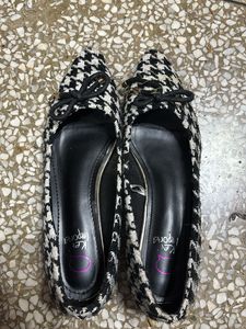 Chic Houndstooth Flats