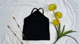 Black Sleeveless Crop Top – Size S | Bodyfit