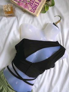 CUT OUT FITTED TOP
