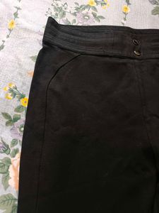 Women&#39;s Black Jeegins Pants