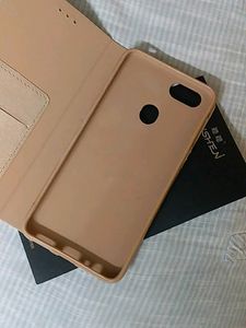 Oppo F7 Premiun Royal series phone case golden)