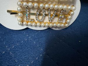 Pearl LOVE Hair Clip