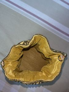 POTLI SIZED GOLD POUCH