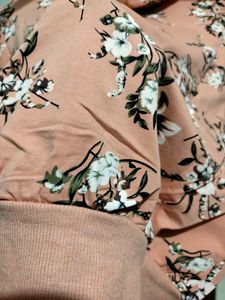 • Printed Zipper Sweater