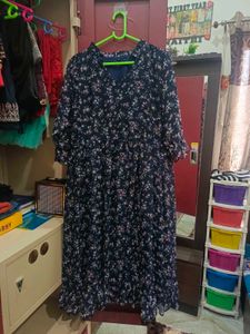 Floral Print Midi Dress 42 and 44 wear it.