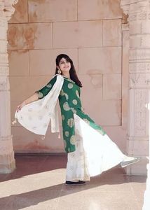 Elegant Green &amp; White Kurta Set