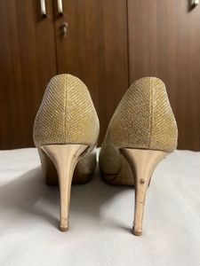 Peep-toes Golden Heels