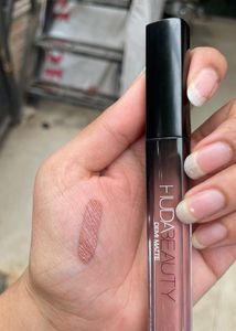 Huda Beauty Demi Matte Lipstick