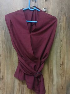 Charming maroon solid top