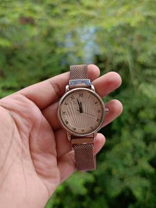 Elegant Rose Gold Mesh Watch