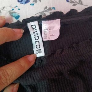 Aesthetic Off-Shoulder Black Crop Top