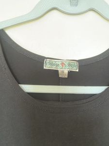 BLACK VISCOSE TOP