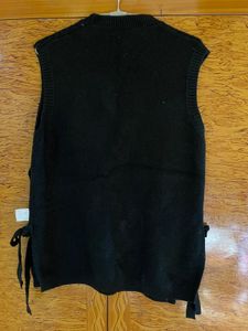 Round Neck Cable Knit Vest