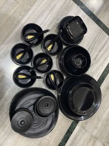 Black Dinner Set