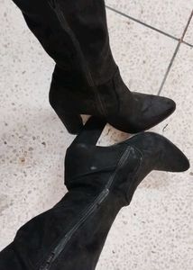 Stylish Black Thigh High Boots